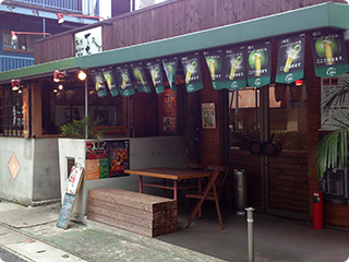 小川薬局の近くにある和風創作料理店「一と九(いっとく)」は知る人ぞ知る名店。「事務の皆さんにすすめられてランチに行ったらハマりました。刺身定食がおすすめです」