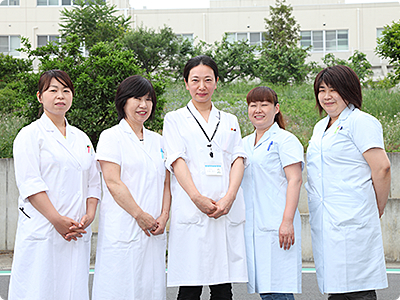 5人の団結でガッチリ高齢者の生活を守っている